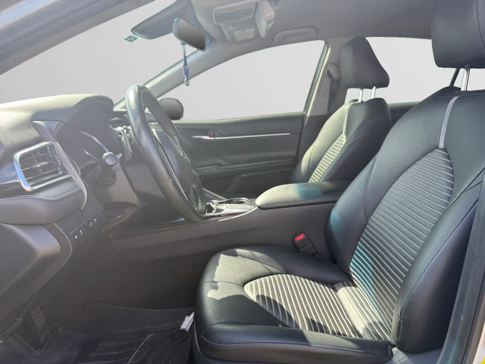 Used 2018 Toyota Camry SE FWD image 9