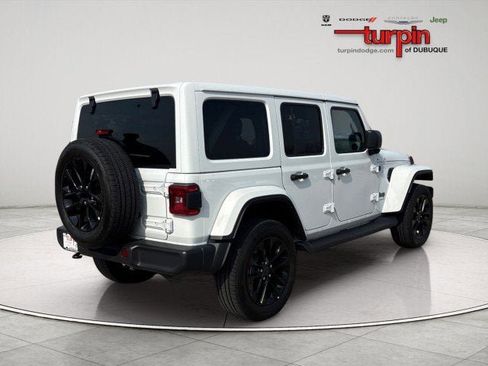 Used 2025 Jeep Wrangler Sahara image 5