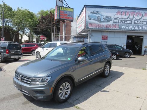 Used 2018 Volkswagen Tiguan SE FWD image 2