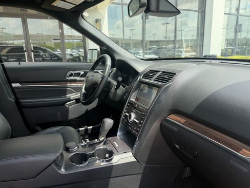Used 2019 Ford Explorer Limited w/ Ford Safe & Smart Package AWD/4WD image 24
