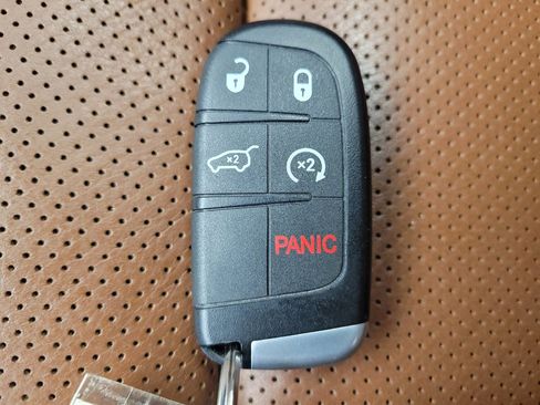 Used 2019 Jeep Grand Cherokee Summit w/ Platinum Series Group AWD/4WD image 32