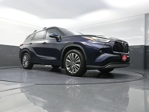 Certified 2020 Toyota Highlander Platinum AWD/4WD image 34