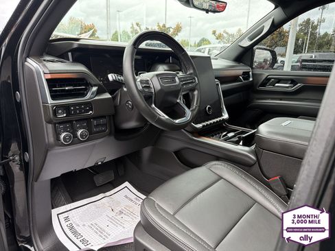 Used 2025 GMC Yukon Denali w/ Denali Reserve Package AWD/4WD image 9