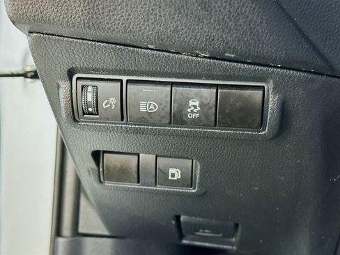 Used 2024 Toyota Corolla Cross AWD Hybrid image 12