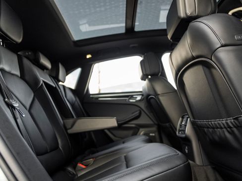 Certified 2026 Porsche Macan AWD/4WD image 40
