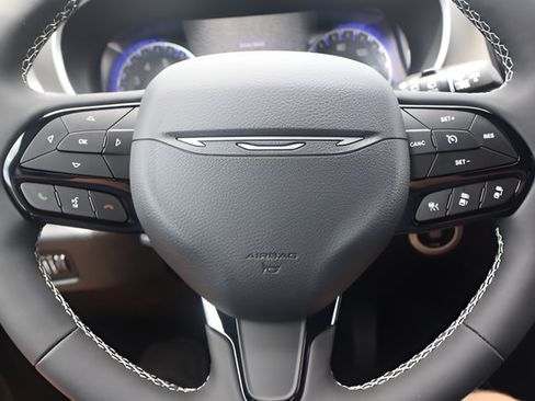 New 2027 Chrysler Pacifica Limited FWD image 13