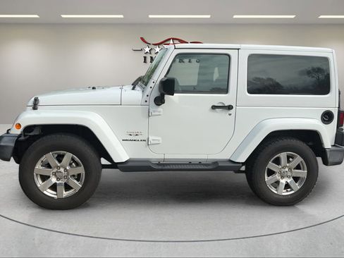 Used 2016 Jeep Wrangler Sahara w/ Dual Top Group AWD/4WD image 2