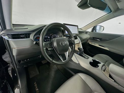 Used 2023 Toyota Venza XLE AWD/4WD image 9