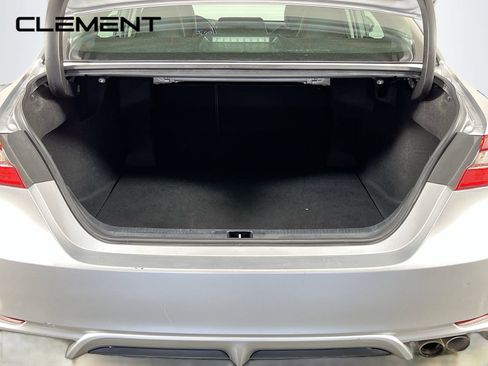 Used 2022 Toyota Camry SE FWD image 9