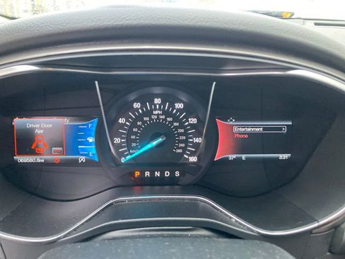 Used 2017 Ford Fusion SE w/ Fusion SE Technology Package image 19