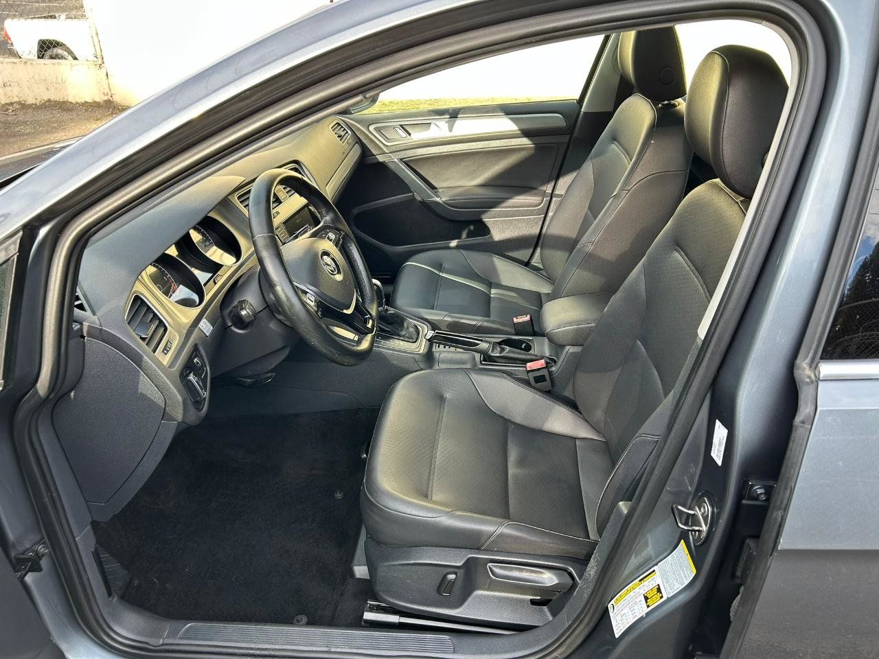 Used 2015 Volkswagen Golf TDI SE FWD image 10