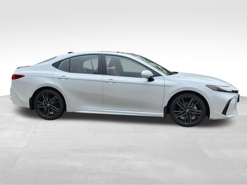 Used 2025 Toyota Camry Hybrid AWD/4WD image 5