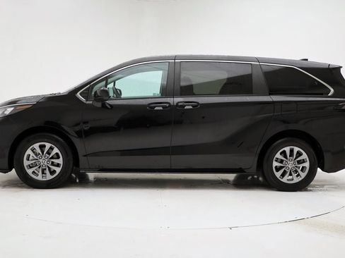 Used 2024 Toyota Sienna LE image 6