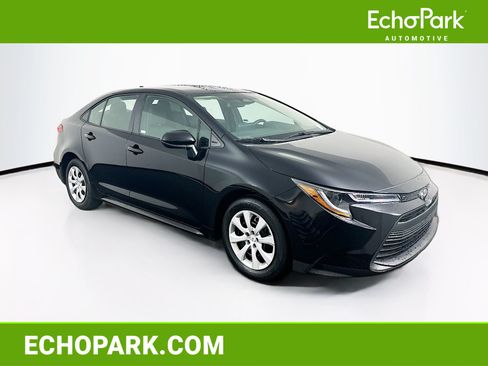 Used 2025 Toyota Corolla LE FWD image 1