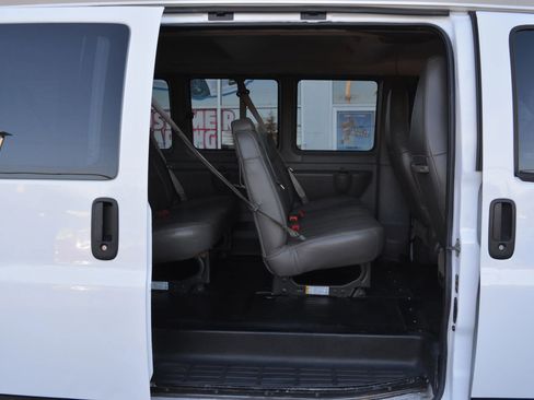 Used 2017 Chevrolet Express 3500 LS image 12