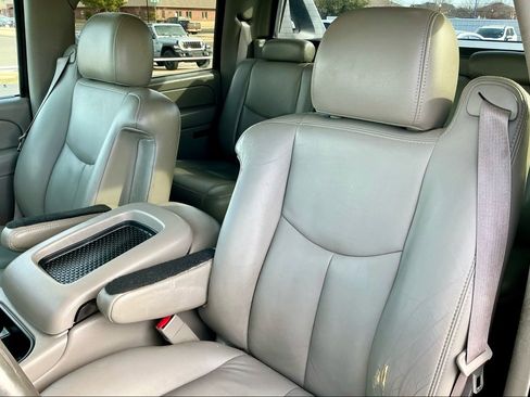 Used 2005 Chevrolet Avalanche Z66 w/ Sun And Sound Package image 40