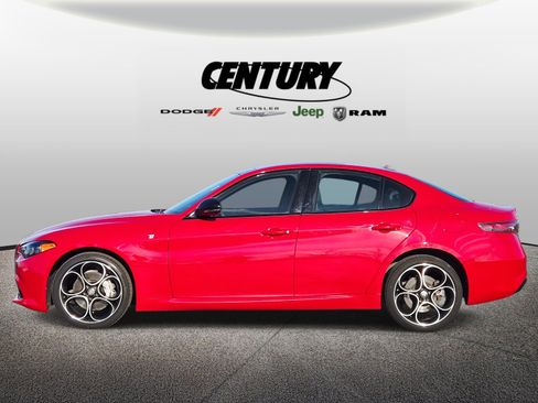 Used 2024 Alfa Romeo Giulia Ti image 7