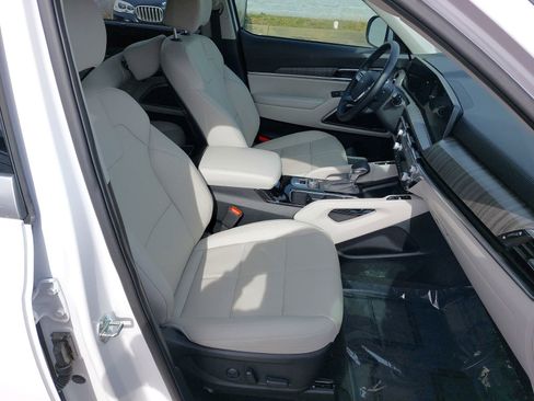Used 2025 Kia Telluride EX w/ EX Captain's Chair Package image 10