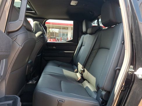 Used 2025 Toyota Tacoma Limited AWD/4WD image 10