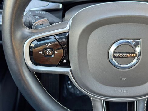 Used 2020 Volvo V60 T6 R-Design FWD image 22