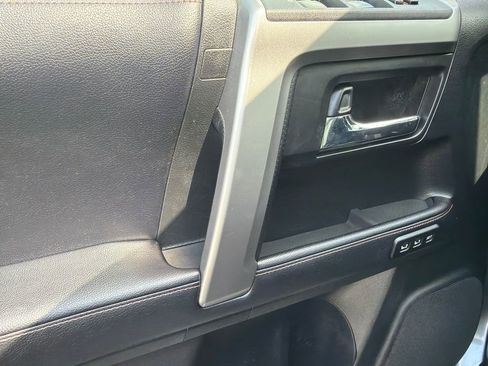 Used 2018 Toyota 4Runner Limited AWD/4WD image 33