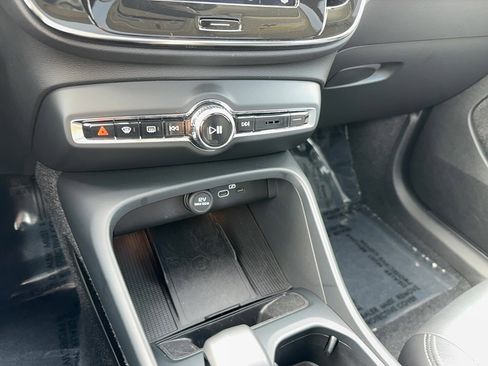 Certified 2025 Volvo XC40 B5 Core image 22