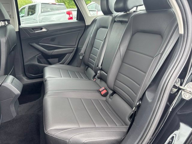 Used 2024 Volkswagen Jetta SE FWD image 36
