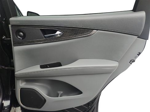 Used 2019 Lincoln Nautilus Reserve image 31