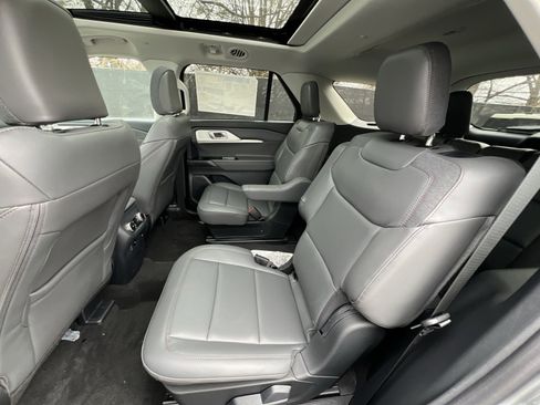New 2025 Ford Explorer Active w/ Active Comfort Package image 25