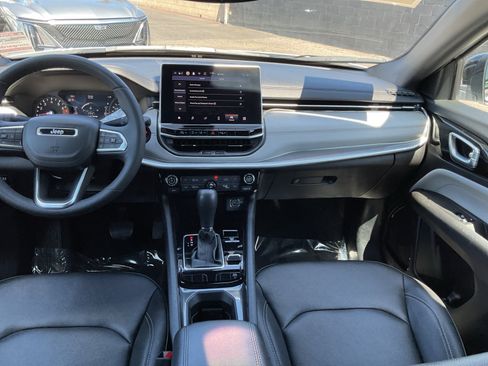Used 2025 Jeep Compass Limited AWD/4WD image 16