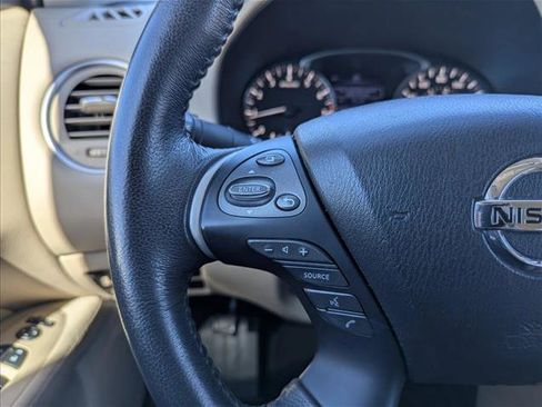Used 2017 Nissan Pathfinder SV image 13