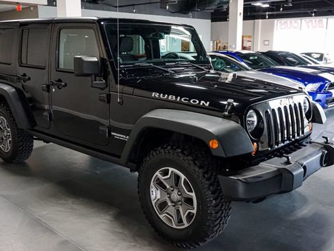 Used 2013 Jeep Wrangler Unlimited Rubicon w/ Connectivity Group AWD/4WD image 4