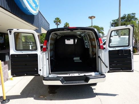 Used 2022 GMC Savana 2500 w/ Driver Convenience Package image 14