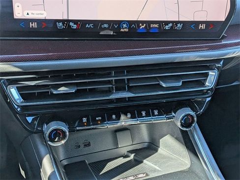 Used 2024 Chevrolet Traverse RS image 26