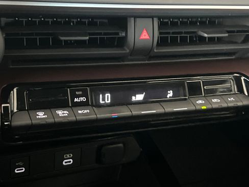 Used 2023 Toyota Prius Prime SE image 18