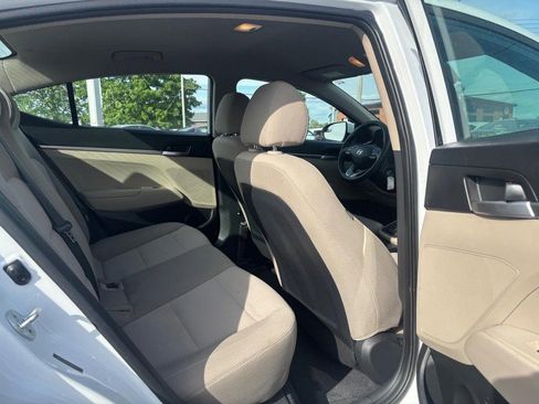 Used 2020 Hyundai Elantra SE FWD image 12