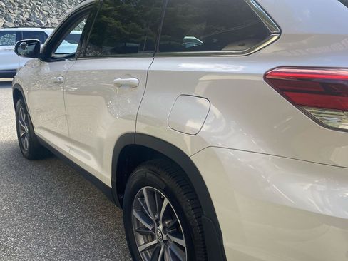 Used 2019 Toyota Highlander XLE AWD/4WD image 40