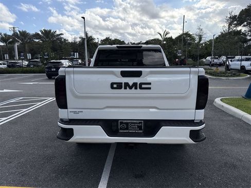 Used 2021 GMC Sierra 1500 Elevation w/ Preferred Package image 3