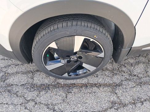 New 2025 Nissan Kicks SR image 28