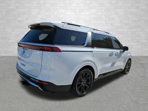 Used 2024 Kia Carnival SX Prestige image 2