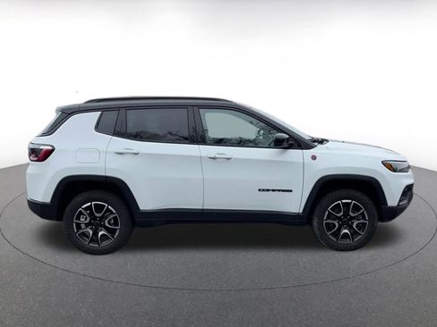 Used 2025 Jeep Compass Trailhawk image 16