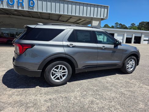 New 2026 Ford Explorer Active w/ Active Comfort Package image 3