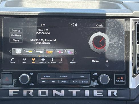 Used 2025 Nissan Frontier SV RWD image 18