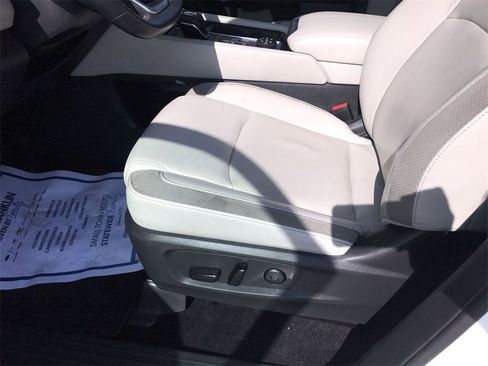 Used 2022 Nissan Pathfinder SL image 12