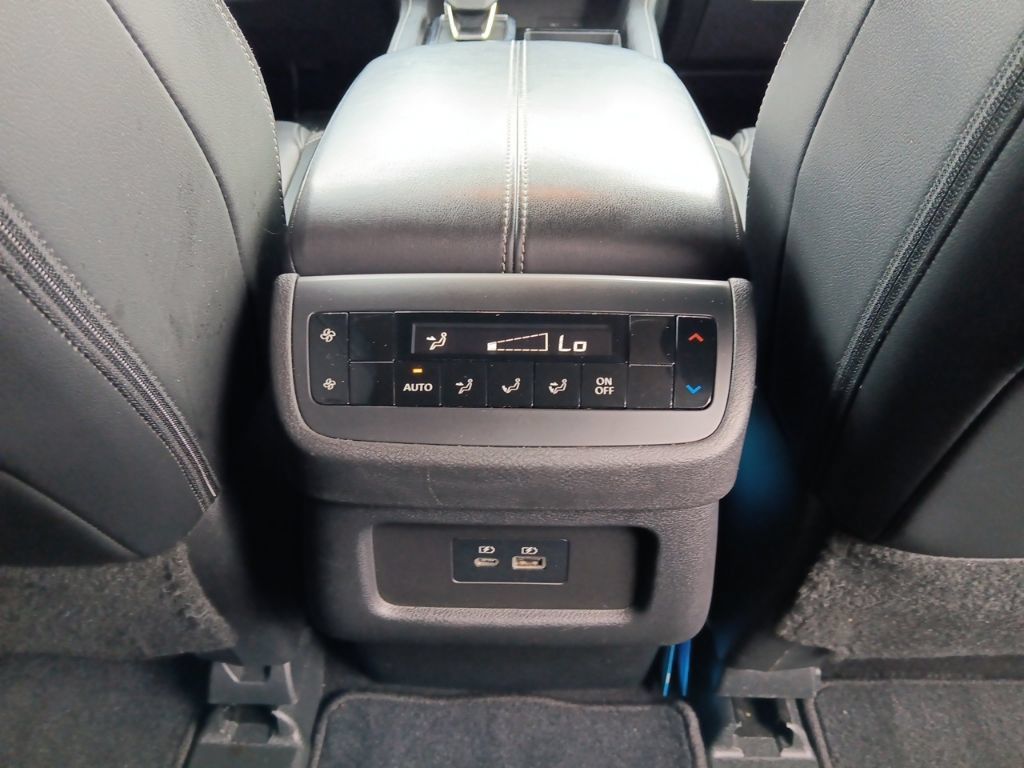 Used 2023 Nissan Pathfinder SL AWD/4WD image 36