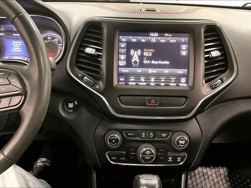 Used 2022 Jeep Cherokee Trailhawk w/ Sun & Sound Group image 15