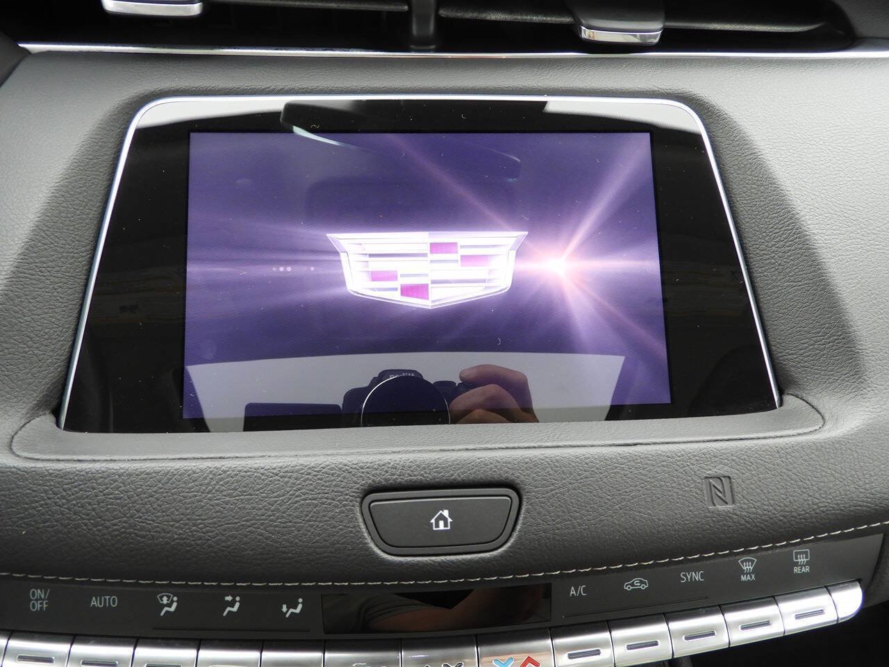 Used 2020 Cadillac XT4 Luxury w/ Cold Weather Package AWD/4WD image 39