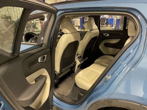 Used 2023 Volvo XC40 B5 Ultimate w/ Protection Package Premier AWD/4WD image 9