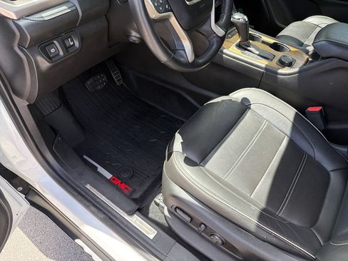 Used 2019 GMC Acadia Denali w/ Technology Package FWD image 19