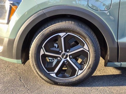 Used 2023 Kia Niro EX image 24